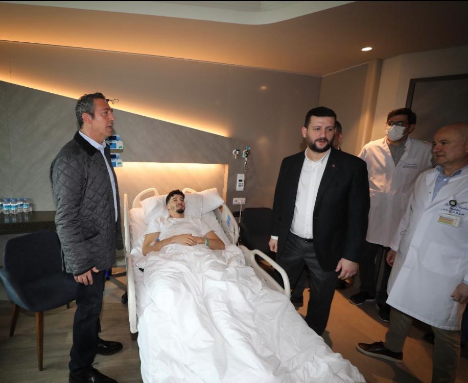 Başkan Ali Koç ve yöneticilerden Altay Bayındır’a hastanede ziyaret
