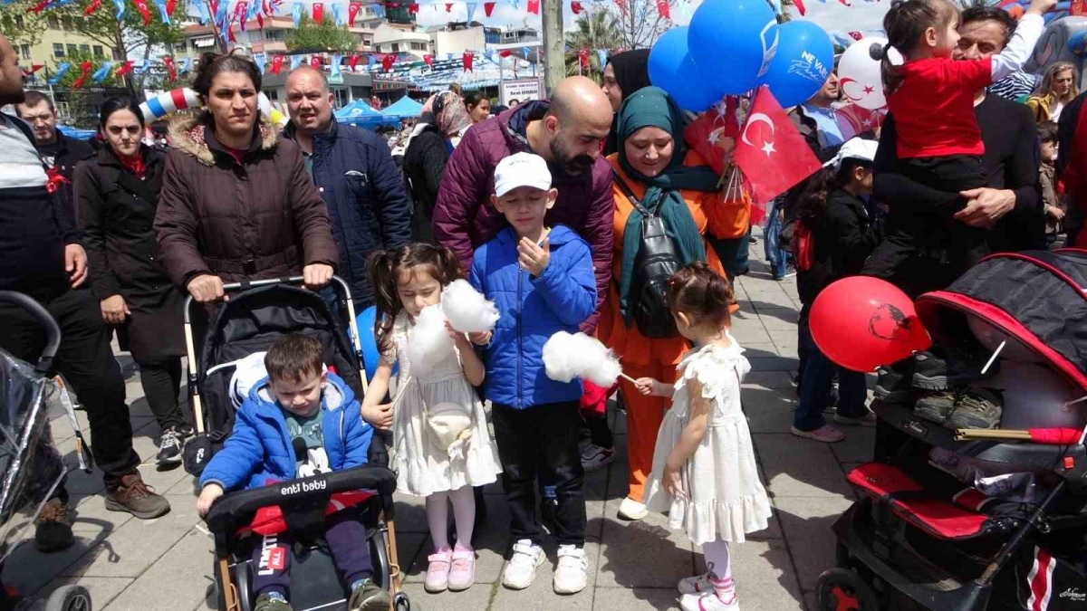 Pendik’te 23 Nisan kutlamalarında çocuklar doyasıya eğlendi
