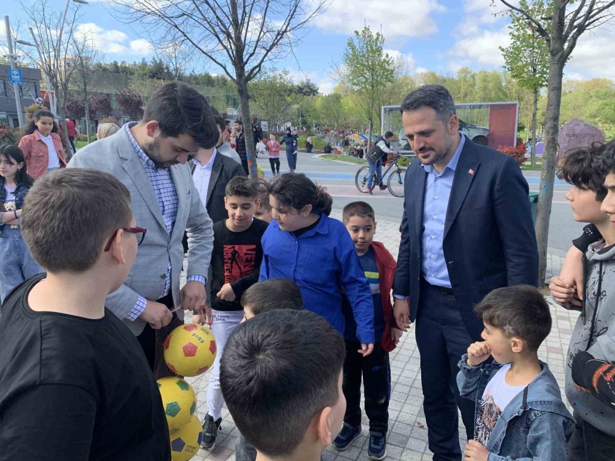 AK Parti Milletvekili Adayı Eminoğlu, 23 Nisan’ı çocuklarla buluştu
