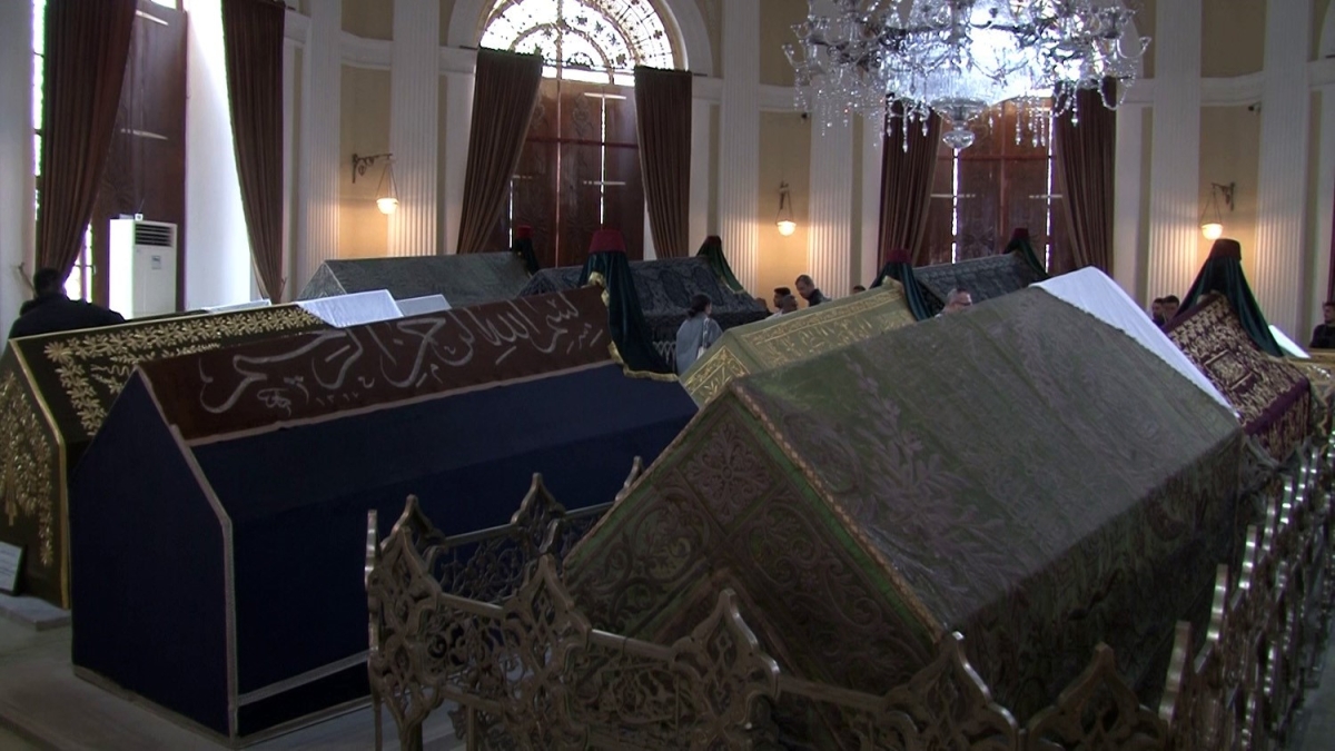 Fatih’te restorasyonu tamamlanan türbeler yeniden ziyarete açıldı
