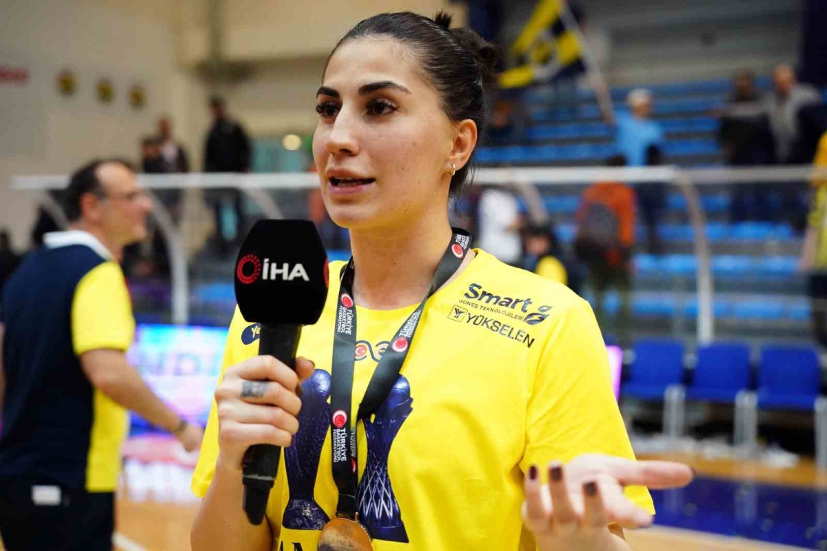 Manolya Kurtulmuş: ”Böyle bir ailede olmaktan gurur duyuyorum”
