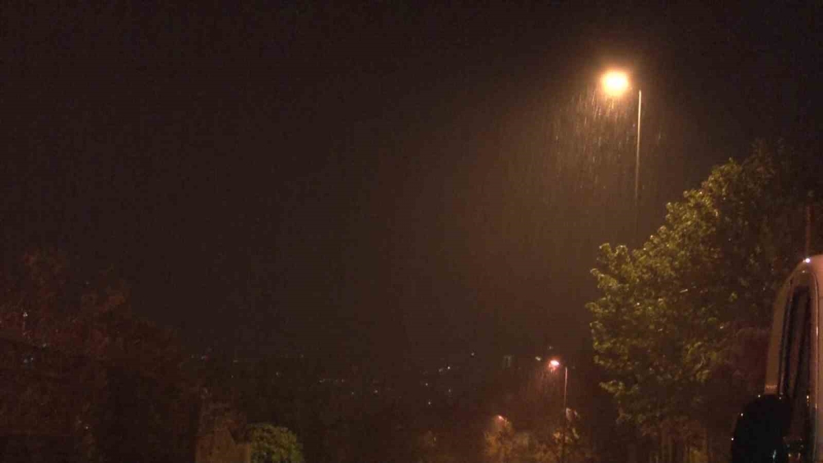 İstanbul Anadolu Yakası’nda sağanak yağış etkili oldu
