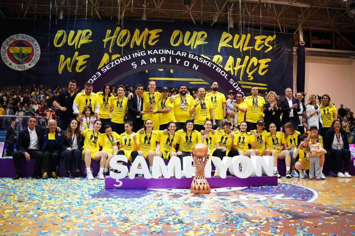 Fenerbahçe Kadın Basketbol Takımı’ndan çifte şampiyonluk
