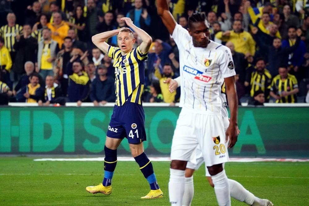 Fenerbahçe’ye Atilla Szalai’den kötü haber
