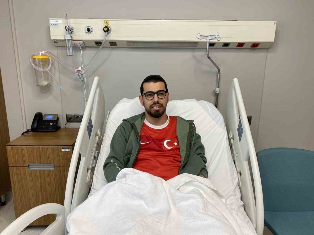 Yılbaşında Bakan Koca ile görüntüleri gündem olan gurbetçinin oğlu Türkiye’de sağlığına kavuştu
