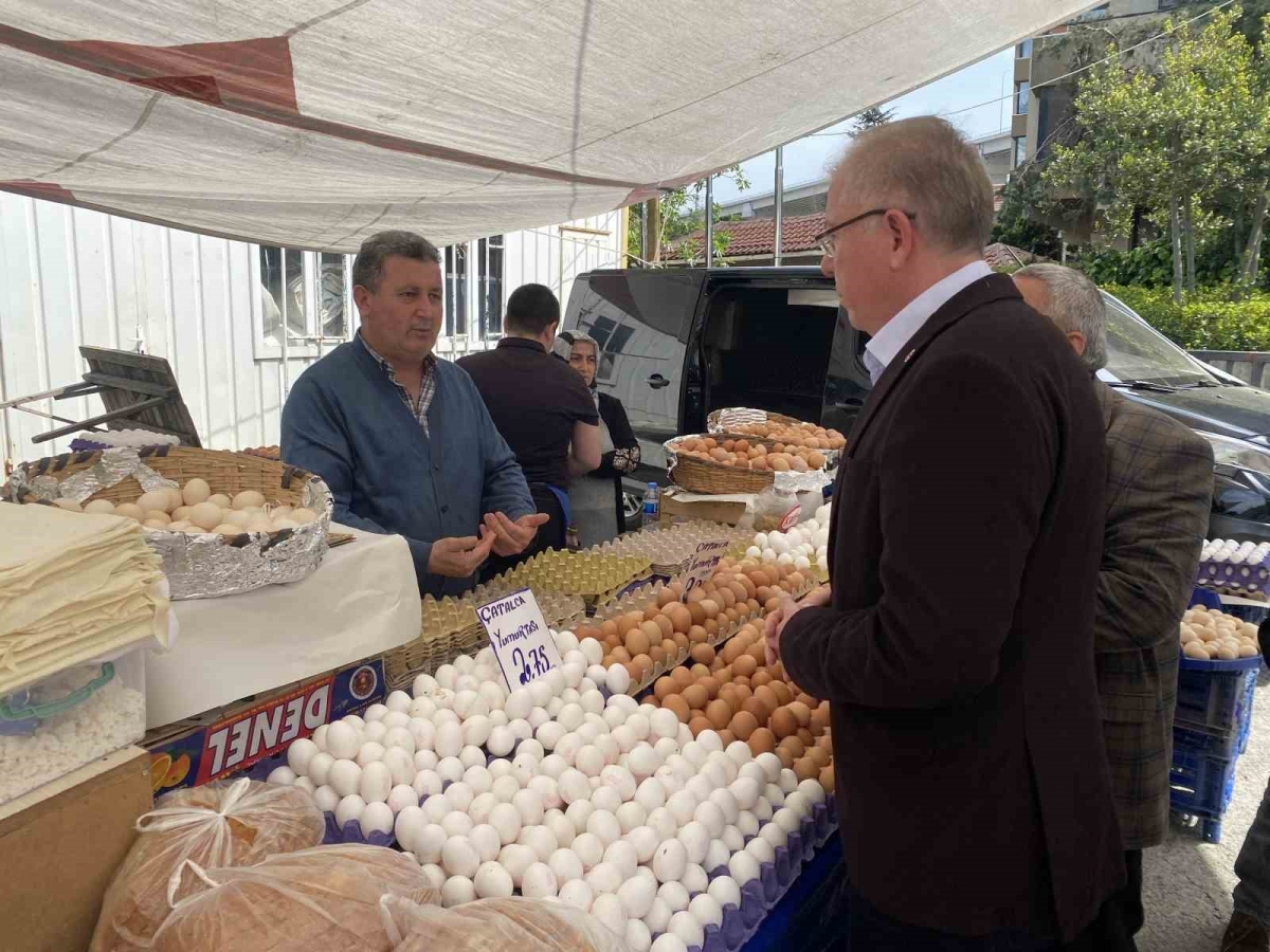 AK Parti İstanbul milletvekili adayı Kıymaz, Ortaköy semt pazarında esnaftan destek istedi
