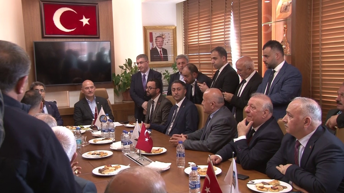 İçişleri Bakanı Süleyman Soylu, Bakırköy’de esnaf ve sanatkarlarla bir araya geldi

