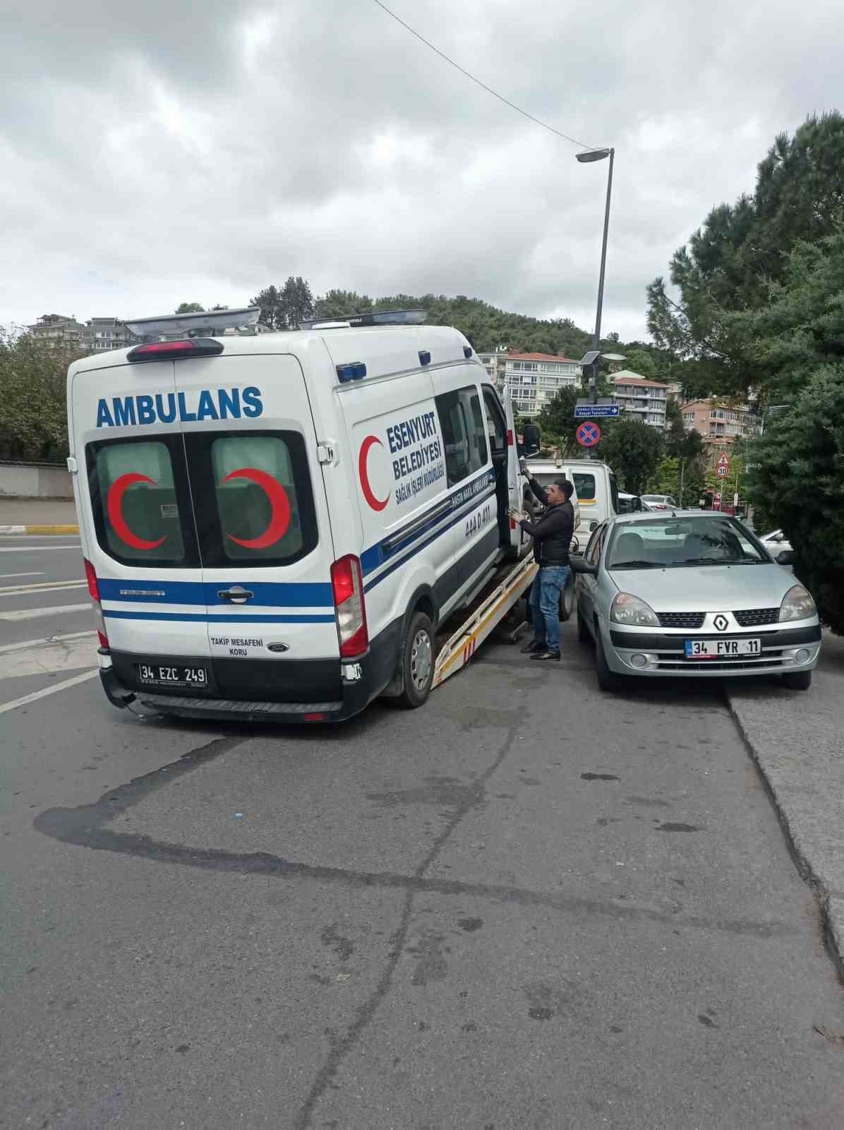 Hasta almaya giden Esenyurt Belediyesi ambulansı borcu nedeniyle haczedildi

