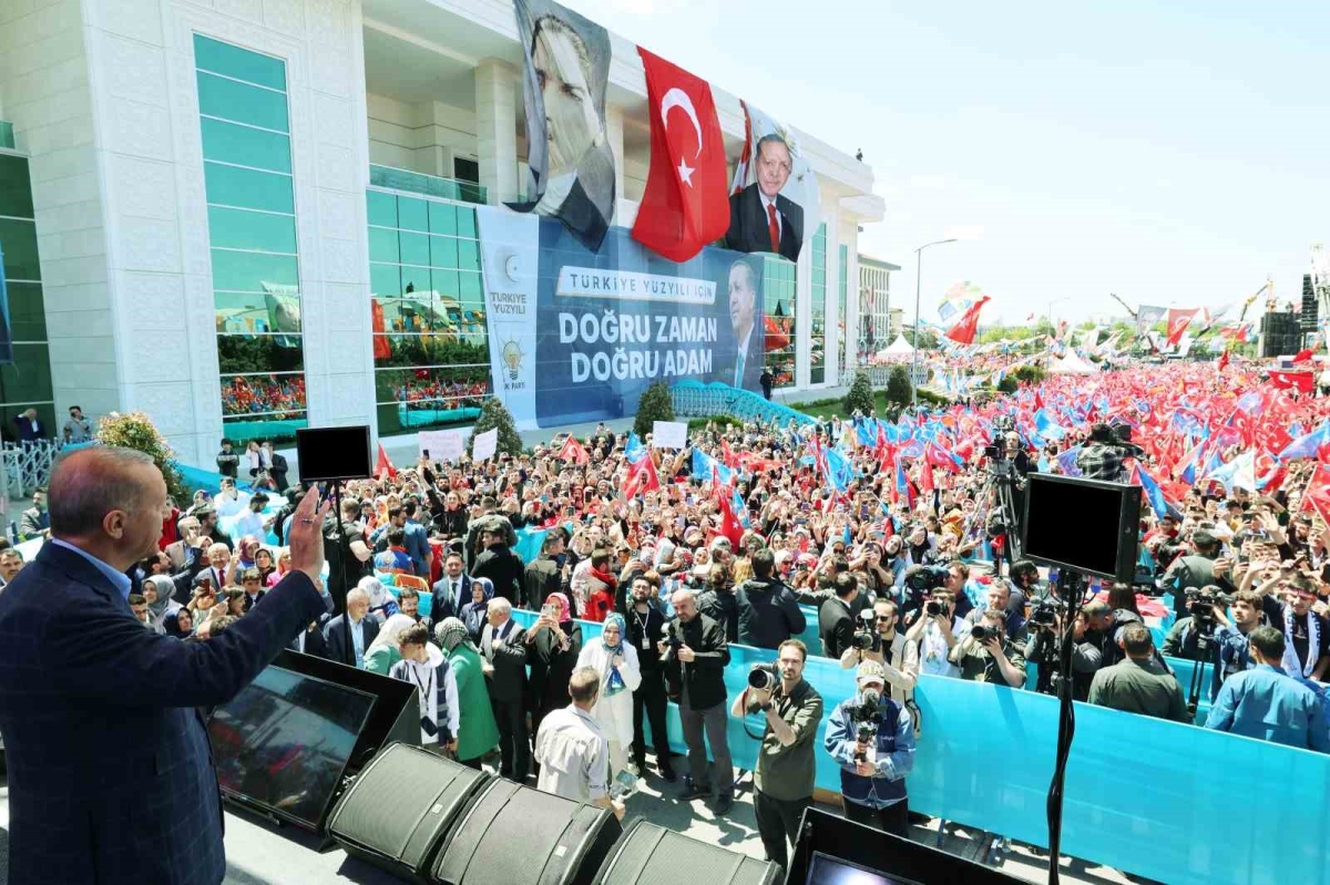 Cumhurbaşkanı Erdoğan: “Yarın sandıkları bayram yerine çevireceğiz”
