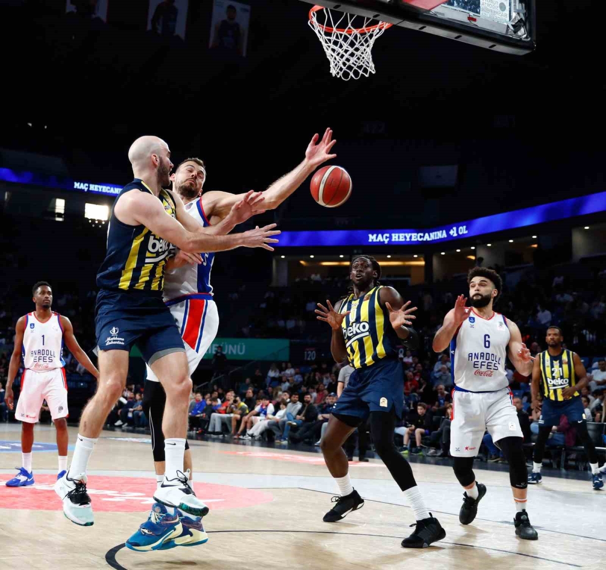 Basketbol Süper Ligi: A. Efes: 96 - Fenerbahçe Beko: 91
