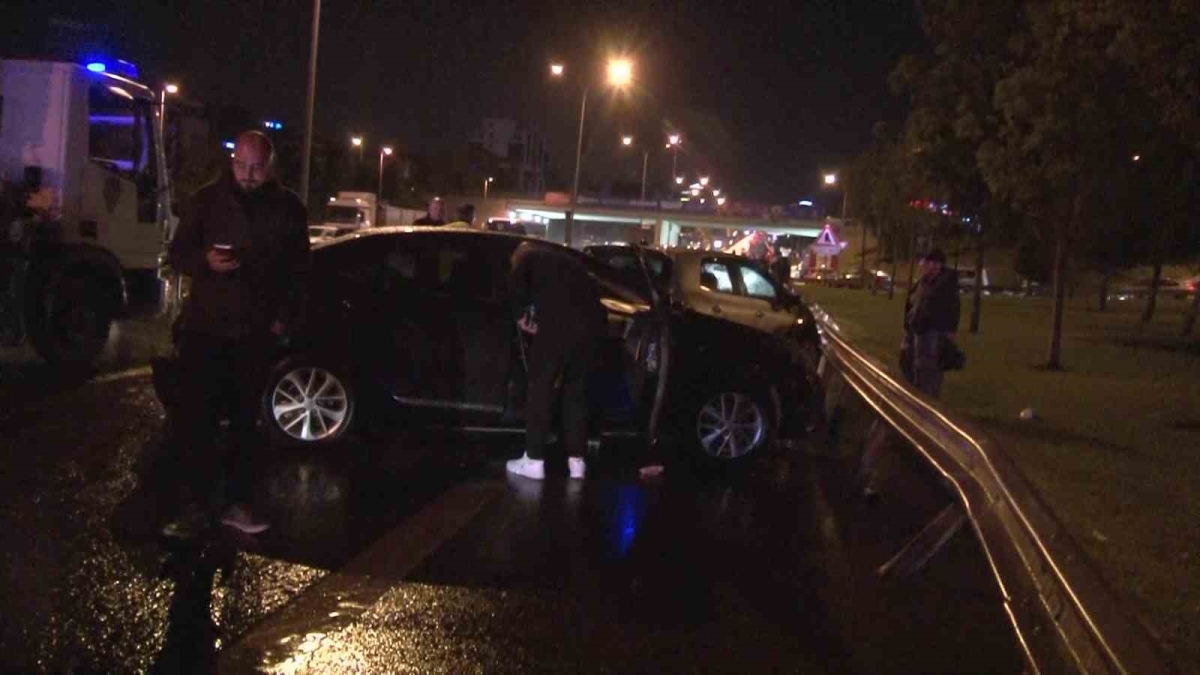Maltepe’de 12 aracın karıştığı zincirleme kaza: 3 yaralı
