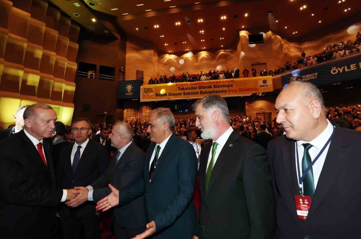 Cumhurbaşkanı Erdoğan: “Biz sadece milletimizin emrindeyiz, bunlar gibi talimatı Kandil’den almıyoruz”
