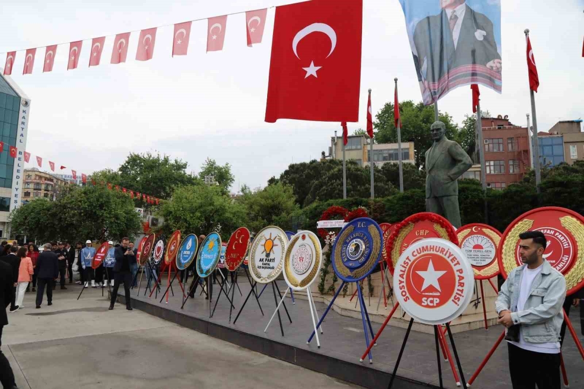 Kartal’da 19 Mayıs kutlamaları Atatürk Heykeli’ne çelenk sunumu ile başladı
