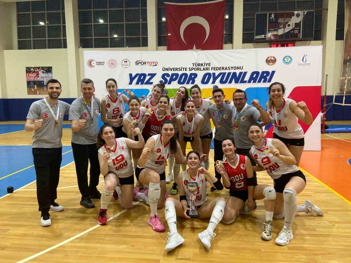 Doğuş Üniversitesi, kadın voleybolda Türkiye şampiyonu oldu
