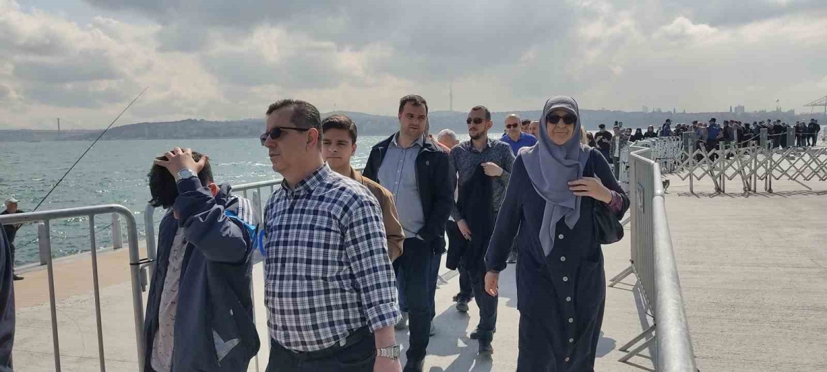 TCG Anadolu Gemisine vatandaşların yoğun ilgisi devam ediyor
