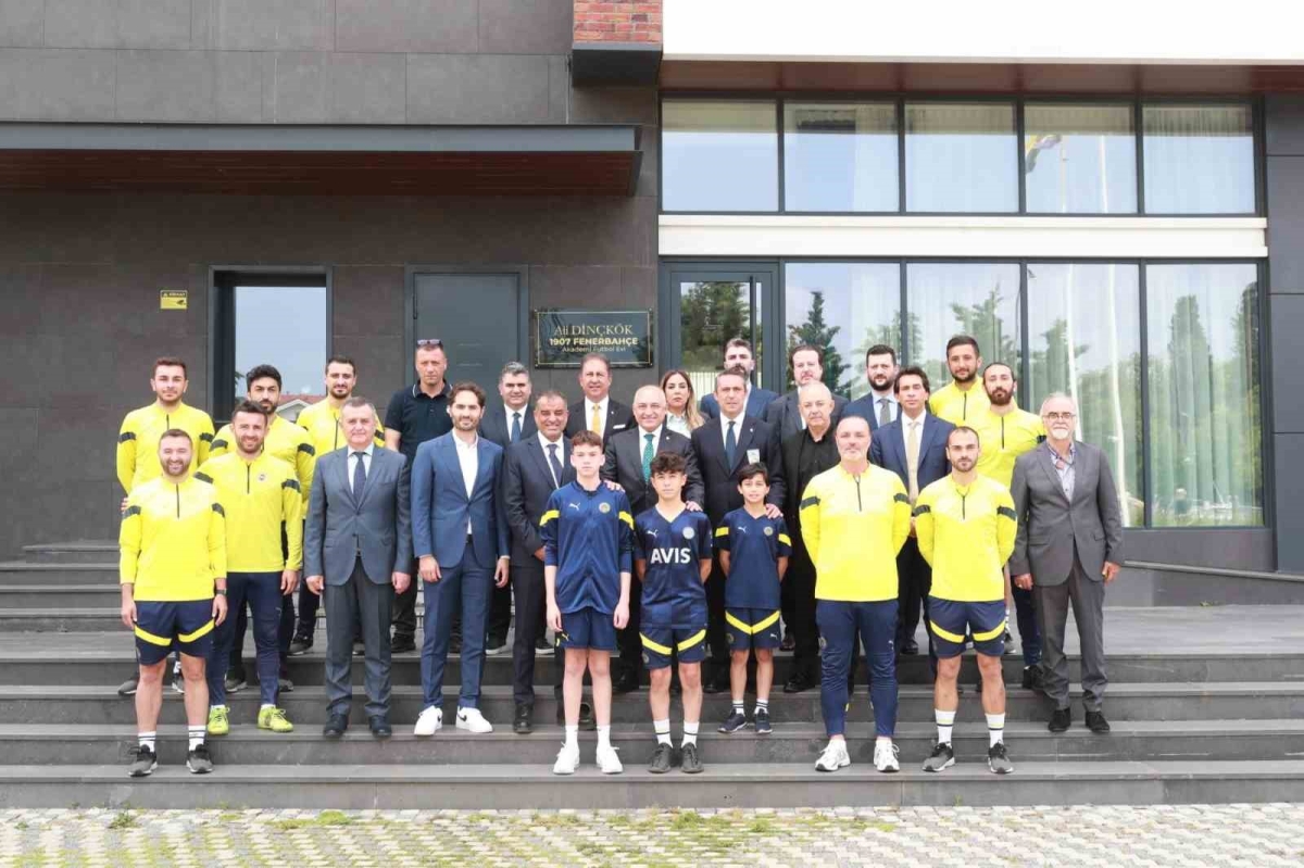 TFF Başkanı Mehmet Büyükekşi’den, Fenerbahçe Futbol Akademisi’ne ziyaret
