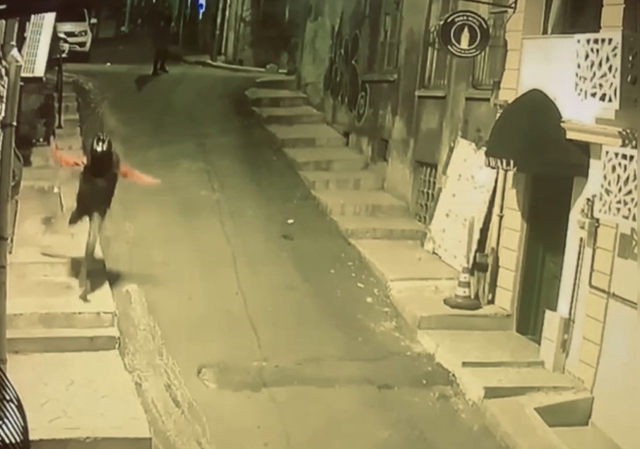 İstanbul’da korkunç cinayetin yeni görüntüleri ve detayları ortaya çıktı: Sopayla kameraları yere eğmişler

