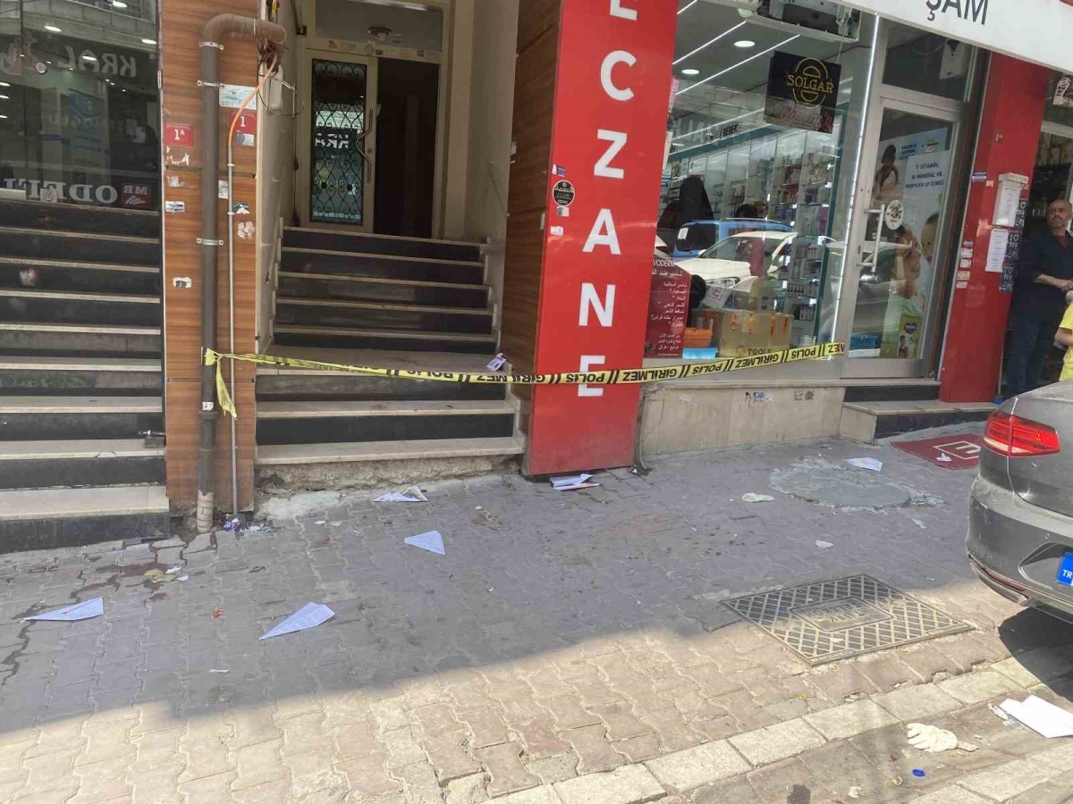 İstanbul’da bıçaklı cinayet: Kaçtığı apartmanda öldürüldü
