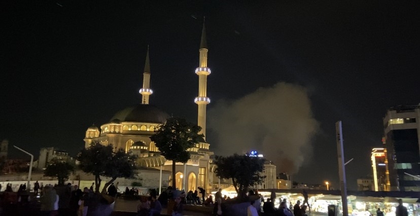 Beyoğlu’nda 2 katlı gece kulübünde korkutan yangın
