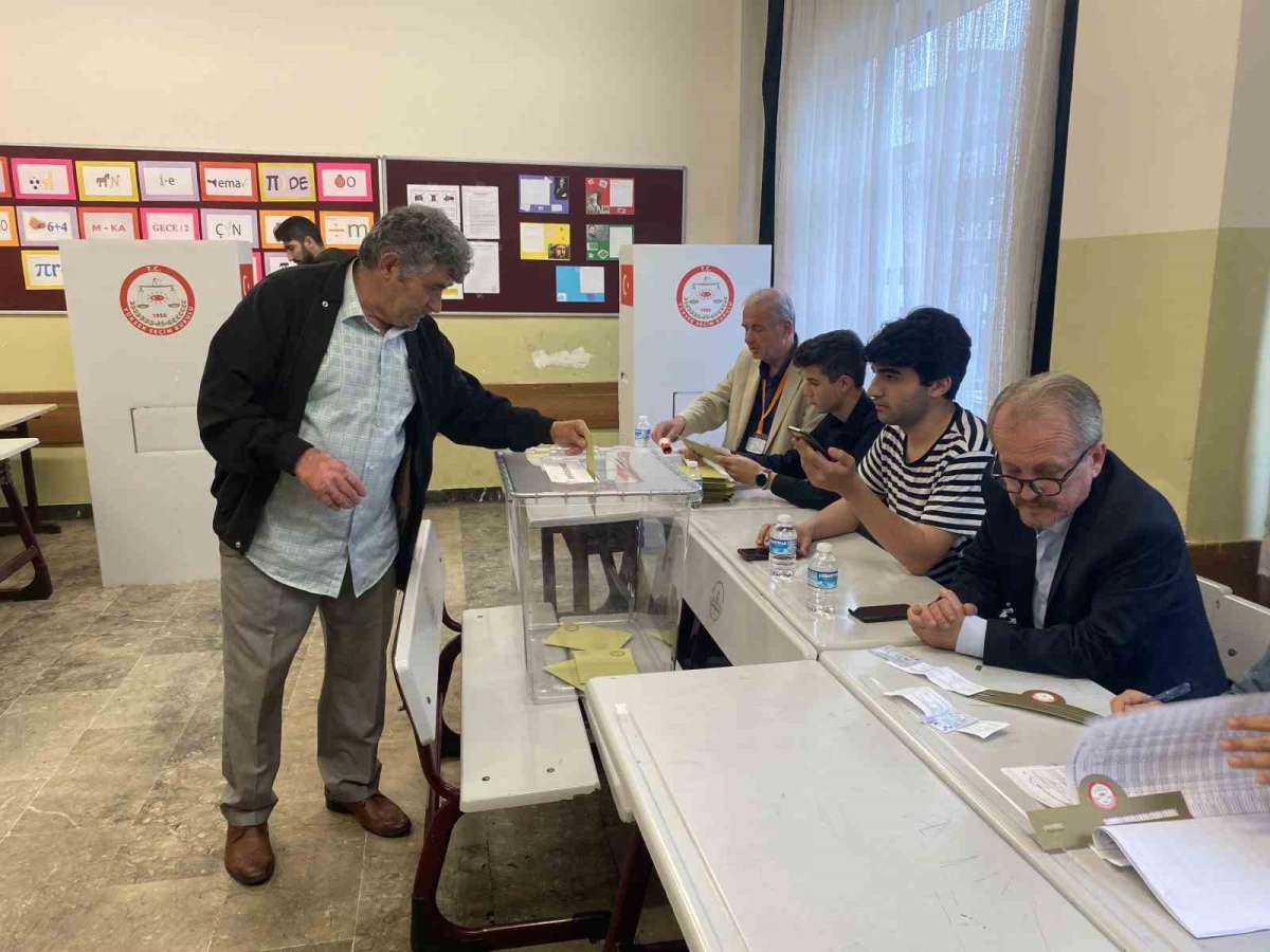 İstanbul’da oy kullanma işlemi başladı
