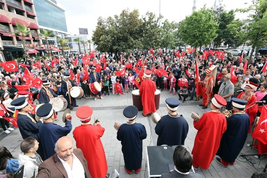 Gaziosmanpaşa Belediyesi’nden Fethin 570. Yılına mehterli kutlama
