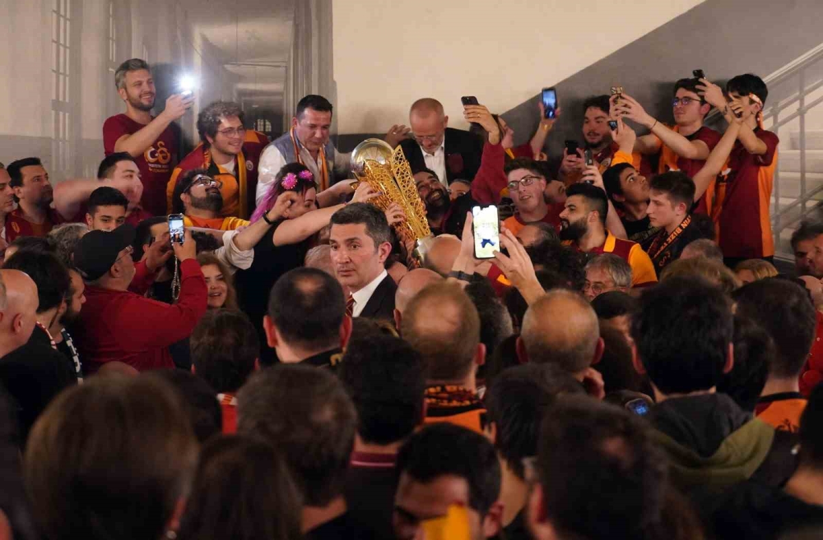 Galatasaray şampiyonluğu Cemiyet’te kutladı
