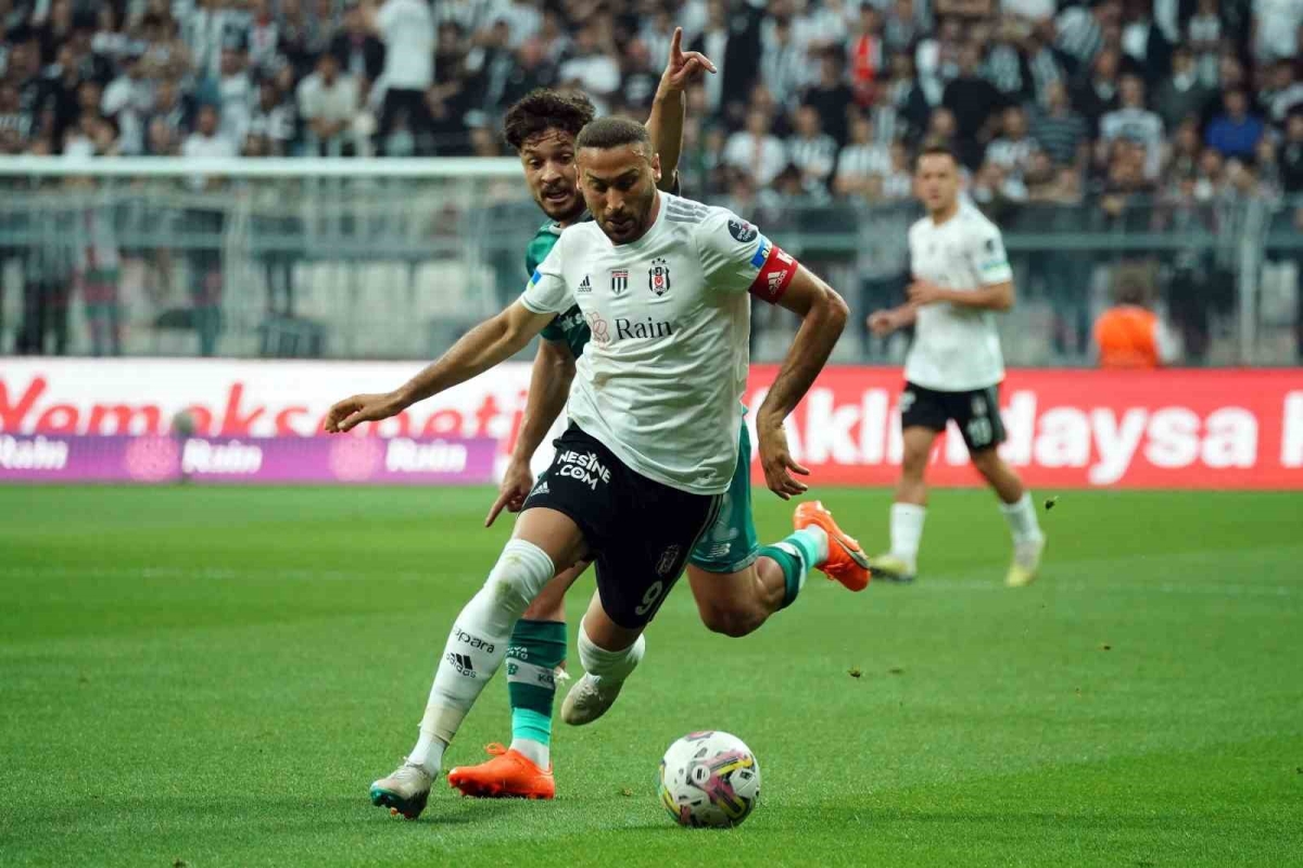 Spor Toto Süper Lig: Beşiktaş: 2 - Konyaspor: 1 (İlk yarı)
