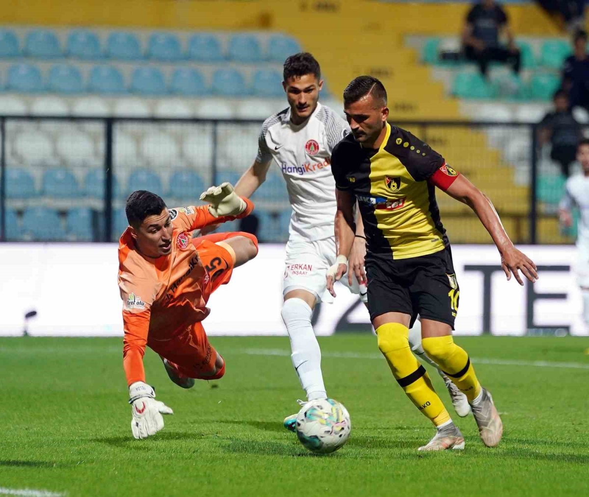 Spor Toto Süper Lig: İstanbulspor: 4 - Ümraniyespor: 0 (Maç sonucu)
