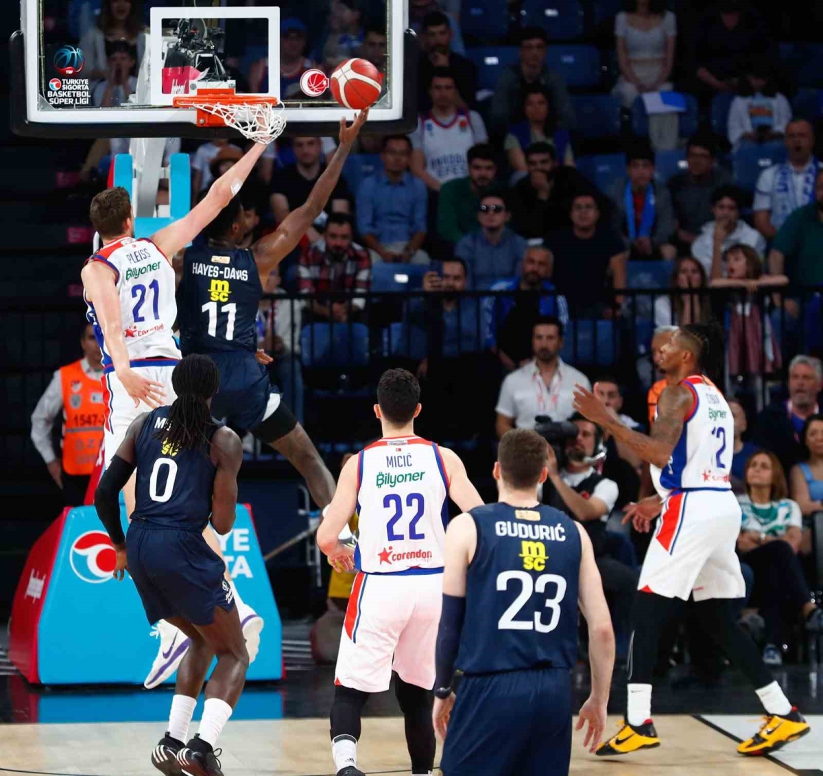 Basketbol Süper Ligi: A. Efes: 97 - Fenerbahçe Beko: 91
