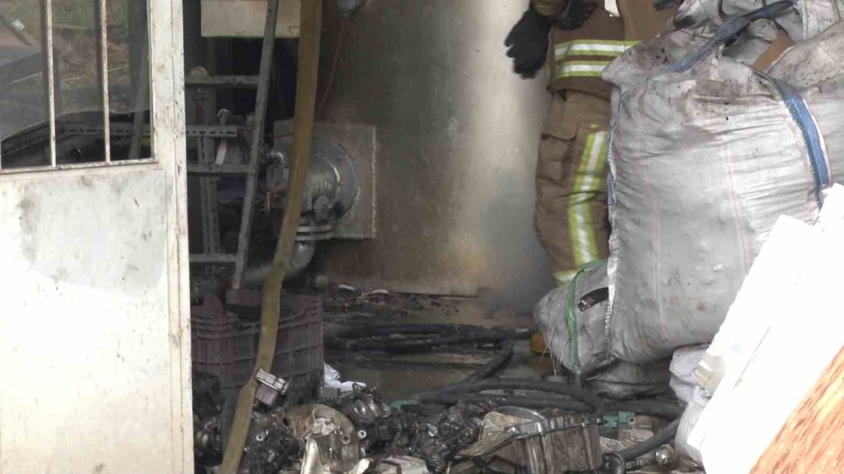 Ümraniye’de döküm atölyesinde patlama sonrası yangın
