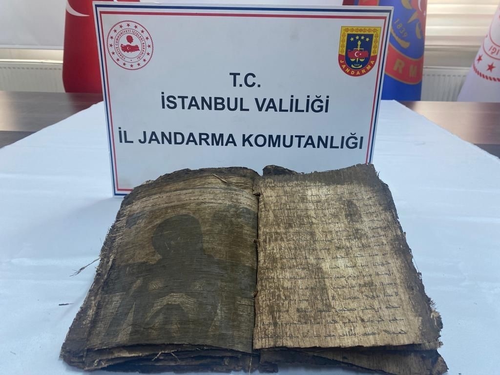 İstanbul’da 1100 yıllık İncil ele geçirildi
