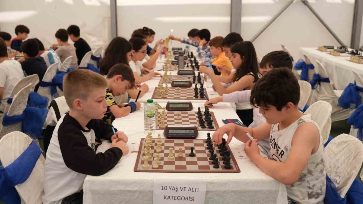 “Yaza Merhaba” satranç turnuvası ödül töreni gerçekleşti
