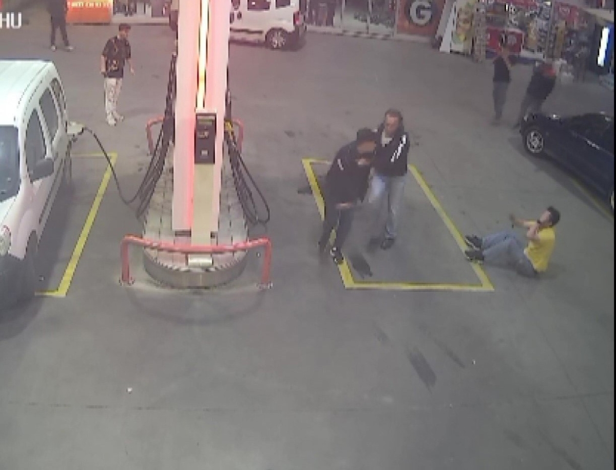 Pendik’te akaryakıt istasyonu çalışanına tornavidalı saldırı kamerada
