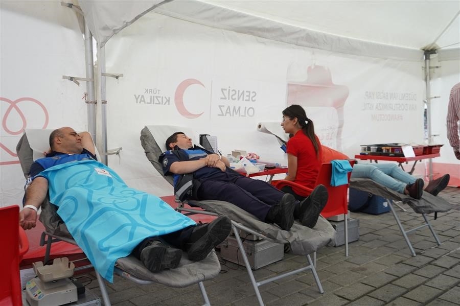 Gaziosmanpaşa Belediyesi zabıta personelinden kan bağışına tam destek
