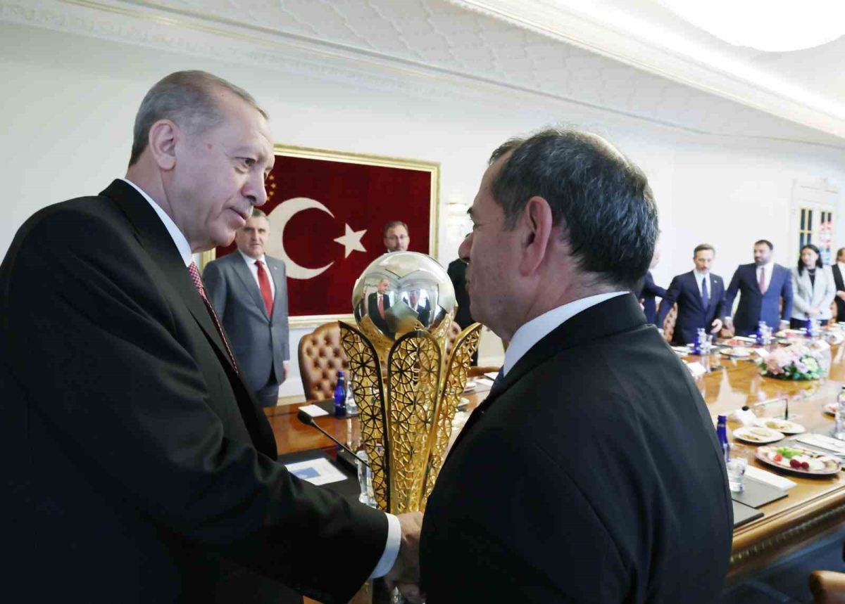 Cumhurbaşkanı Erdoğan, Galatasaray heyetini kabul etti

