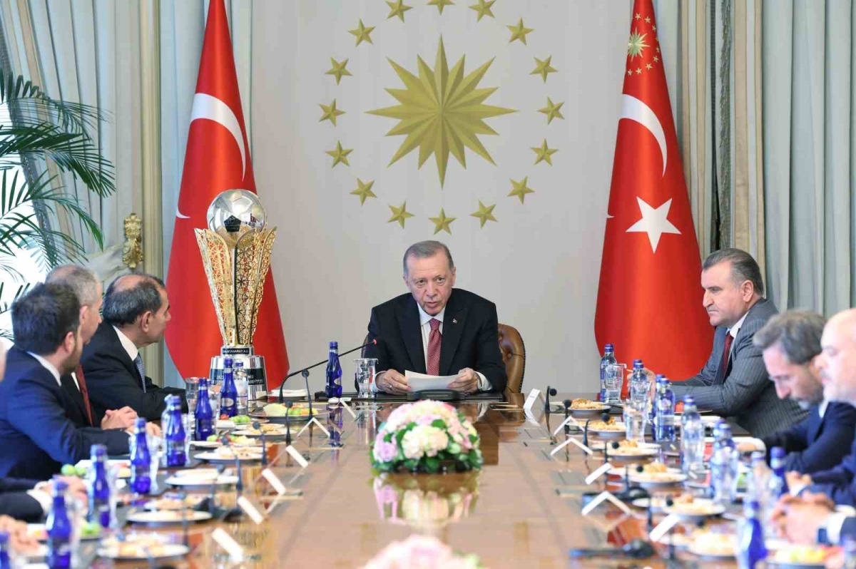 Cumhurbaşkanı Erdoğan, Galatasaray heyetini kabul etti
