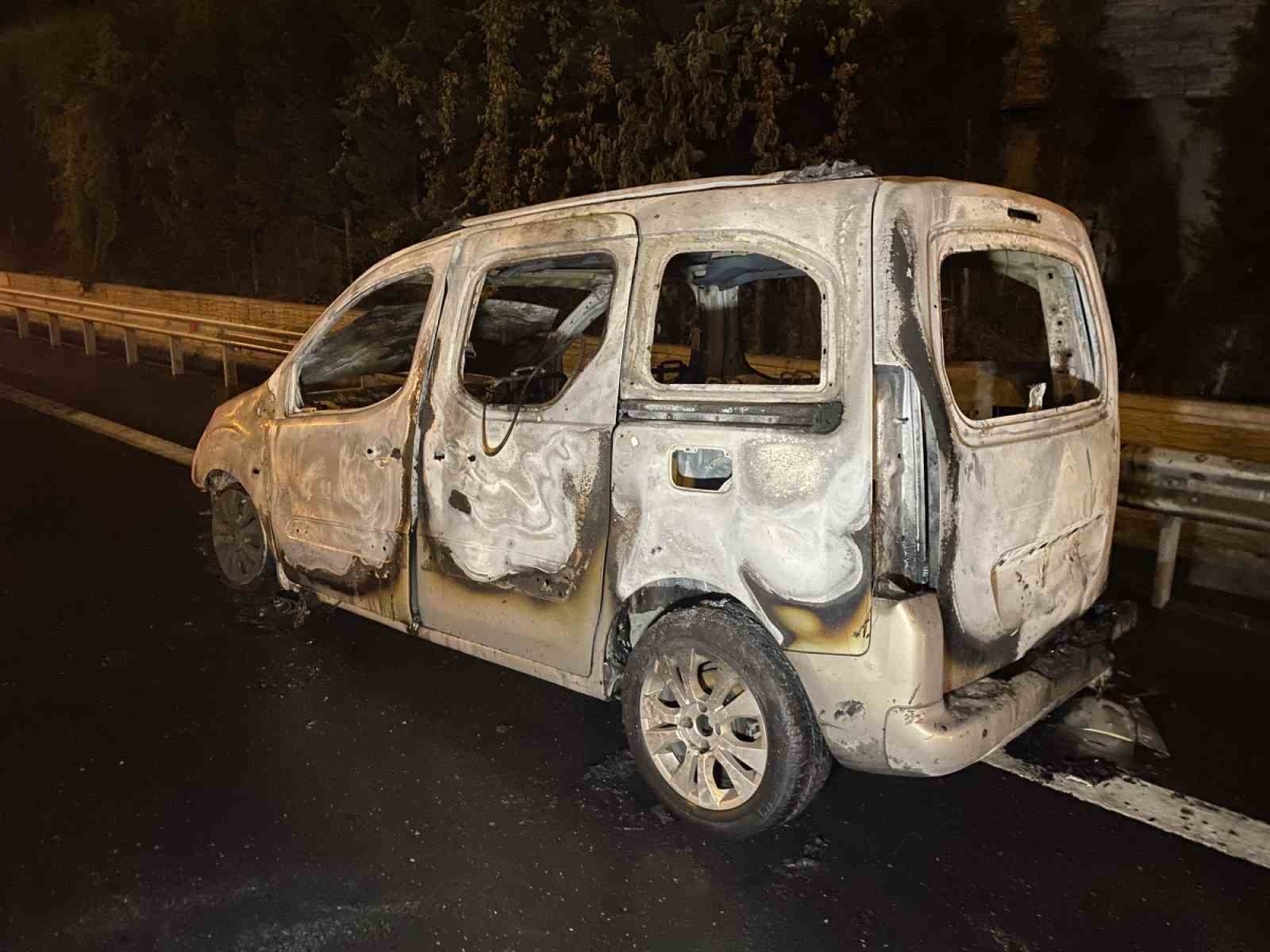 Mahmutbey İstoç önünde peş peşe karşılıklı trafik kazası: 3 ağır yaralı
