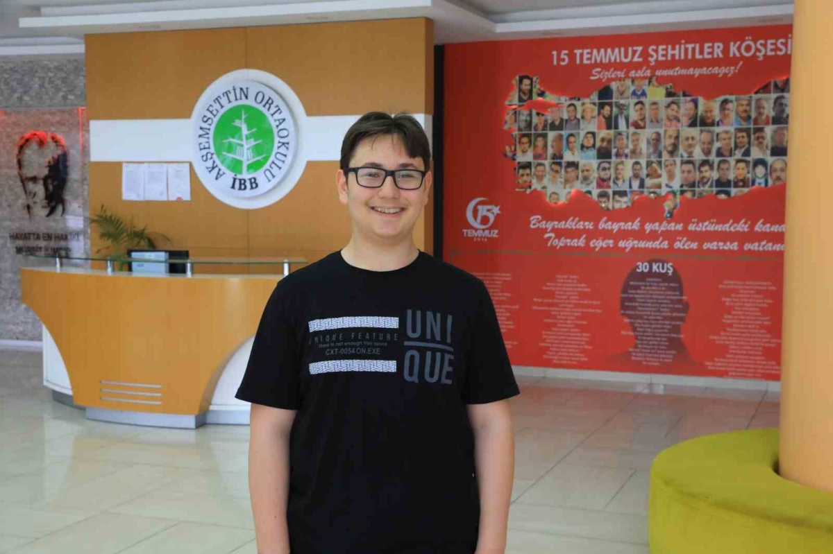 Başakşehir Akşemsettin Ortaokulu, LGS birincisi çıkarmanın mutluluğunu yaşadı
