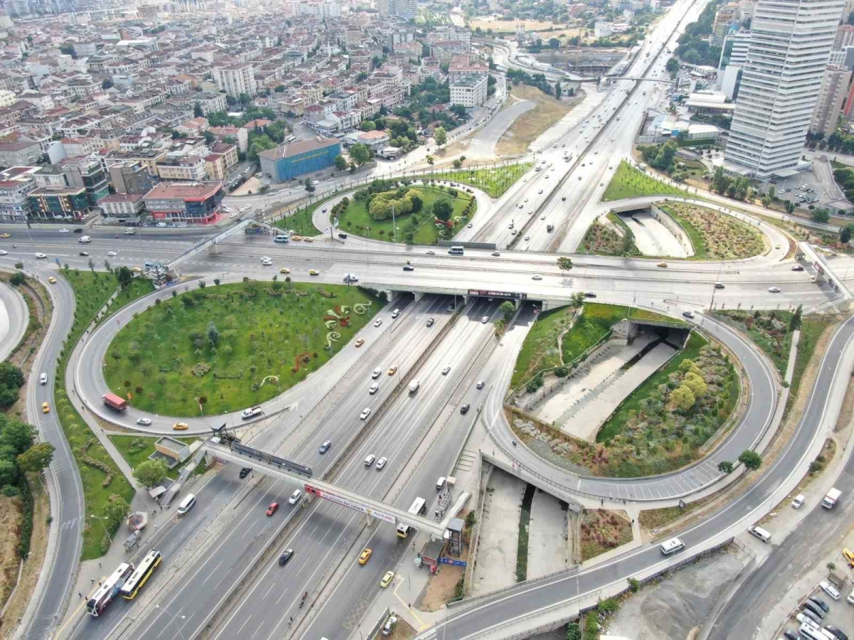 İstanbul’da yollar boş kaldı
