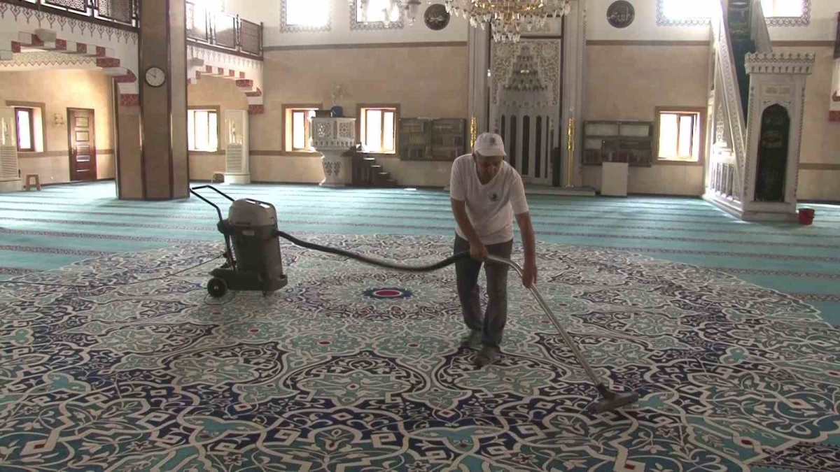 Kartal’da Kurban Bayramı öncesi camii ve cemevleri dezenfekte edildi
