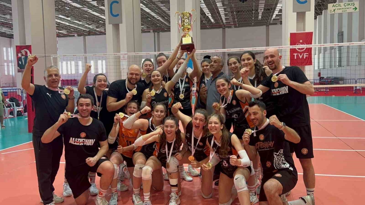 Küçük Kızlar Türkiye Şampiyonu Eczacıbaşı
