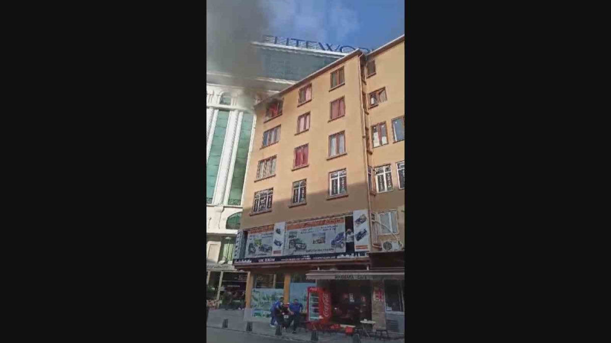 Beyoğlu’nda 5 katlı binada korkutan yangın

