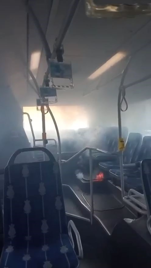 Seyir halindeki metrobüste çıkan yangın paniğe neden oldu
