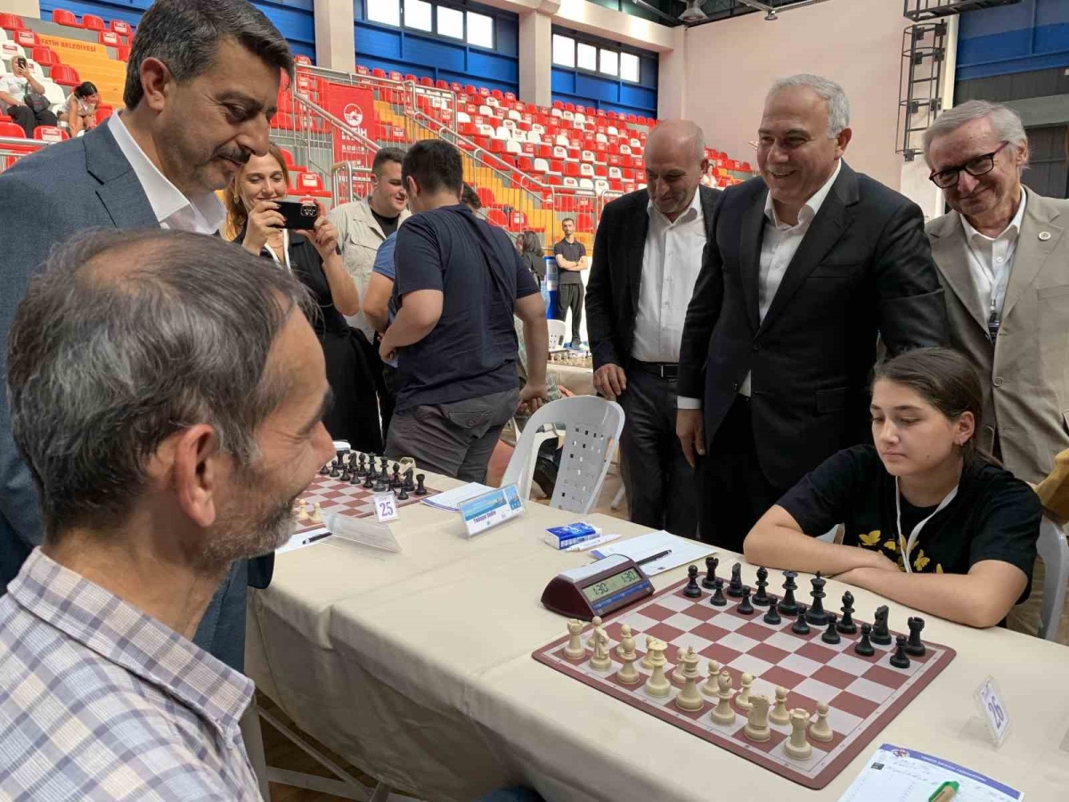 Uluslararası İstanbul Açık Satranç Turnuvası Fatih’te başladı
