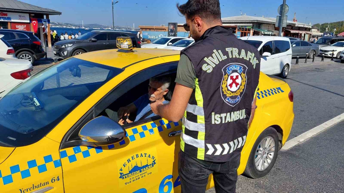 Eminönü’nde kemer takmayan taksicilere ceza yağdı
