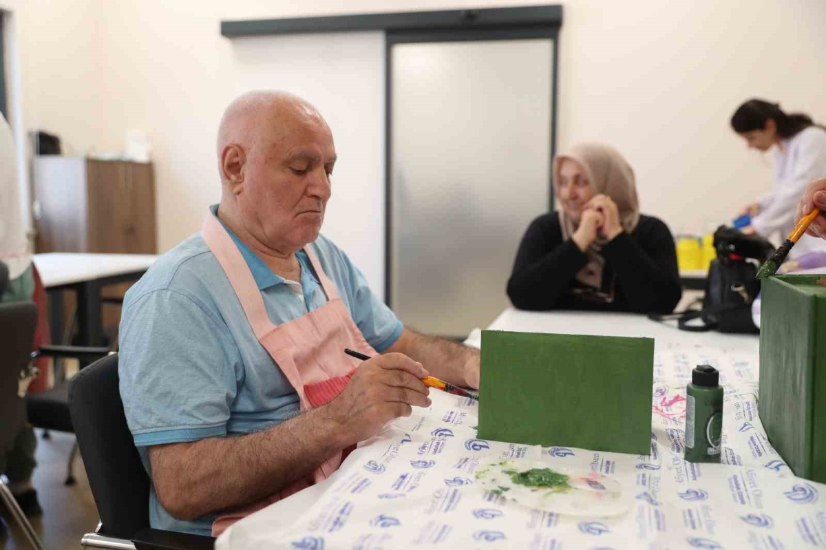 Bağcılar’da yaşlıların buluşma noktası Vefahane Yaşam Merkezi oldu
