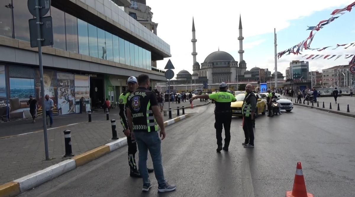 Taksim’de ticari taksi denetimi
