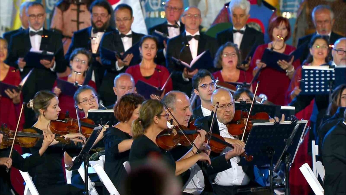 100’üncü Yıl Marşı bin 71 kişilik dev senfoni orkestrası ile ilan edildi
