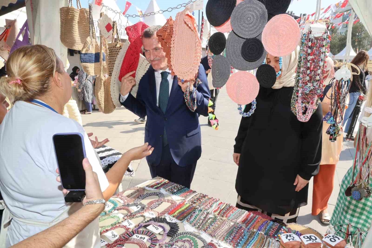 Zeytinburnu’nda kadınlar ‘El Emeği Günleri’ ile ekonomiye katkı sağlıyor
