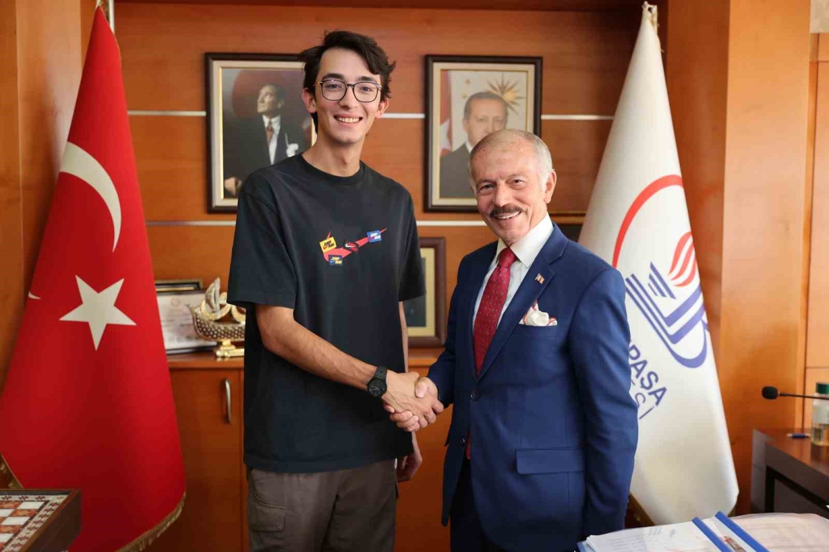 Dünya şampiyonu Mete Gazoz’dan Bayrampaşa Belediye Başkanı Aydıner’e ziyaret
